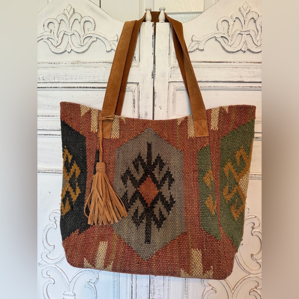 Scully Brand Aztec Print Woven Tote. In Excellent condition.